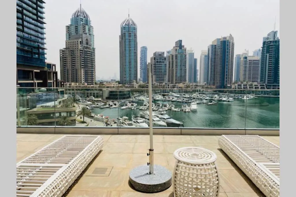 Cayan Tower Luxury Apartment With Sea View Dubai